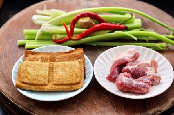 豆干肉片芹菜小炒