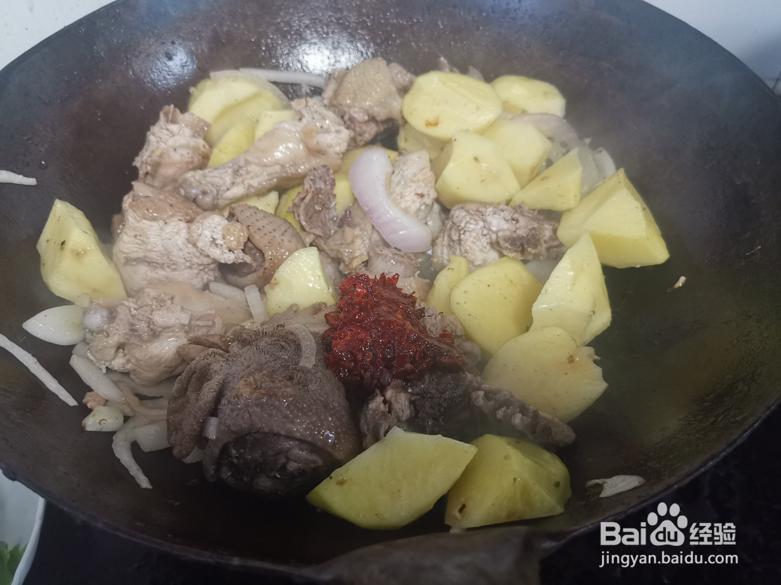 辣酱炖鸡肉土豆块