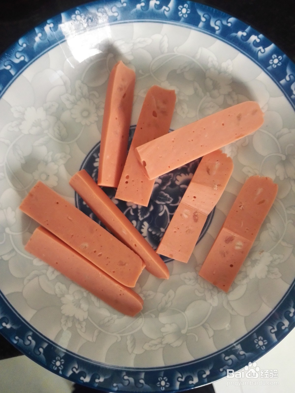 如何煎火腿肠与鸡蛋当成一顿饭来吃