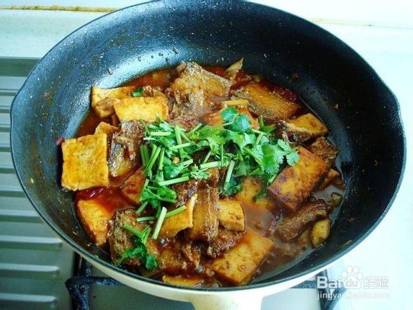带鱼炖豆腐的做法