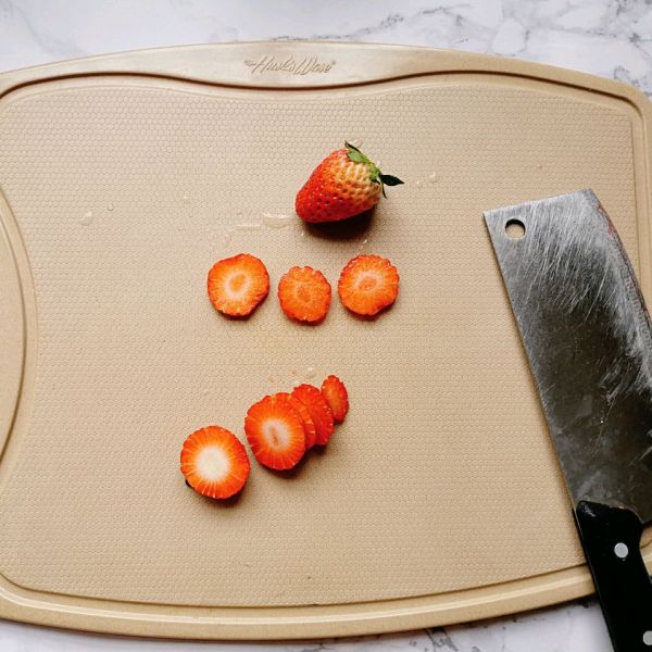 草莓酸奶鸡蛋饼