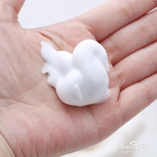 毛孔黑色的点点怎么办