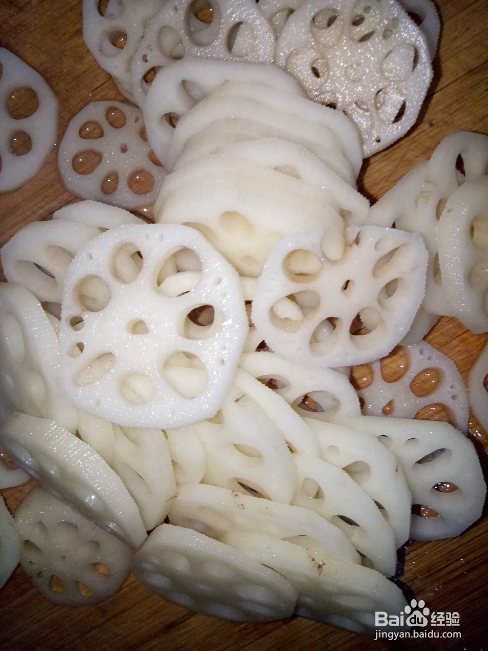 高压锅炖黄豆莲藕猪蹄汤的做法