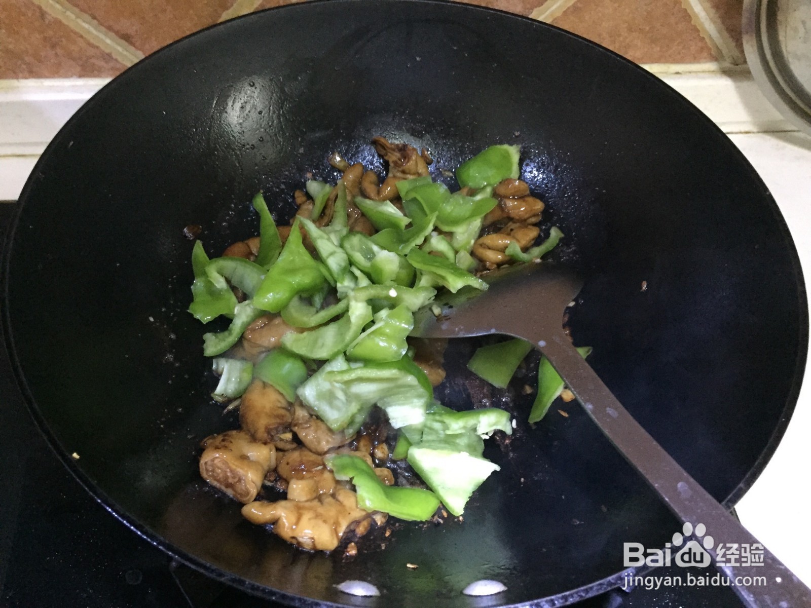 尖椒溜肥肠的做法