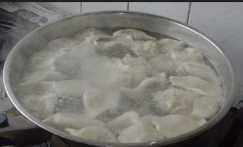 怎样煮饺子不粘