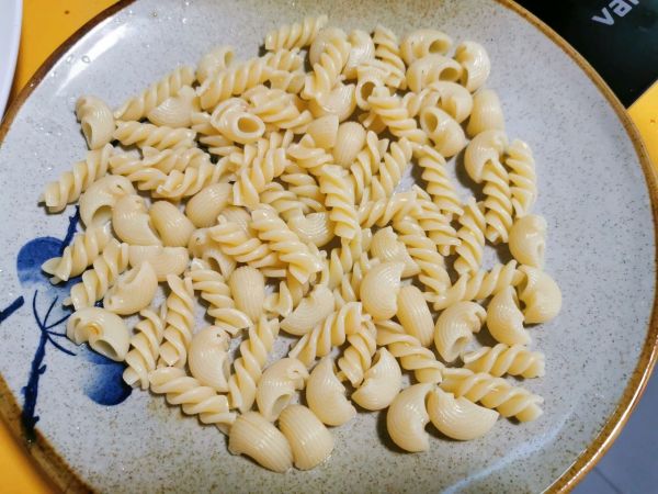 土鸡盖浇意大利面