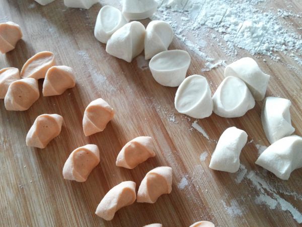 鸡肉核桃仁水饺