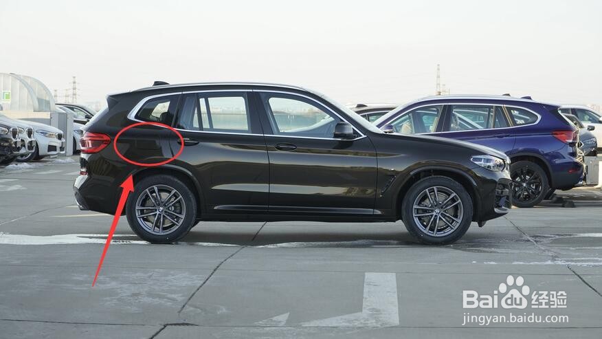 宝马x3油箱盖怎么打开