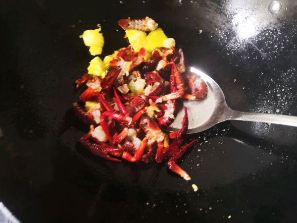 家乐酸汤小龙虾煮毛豆