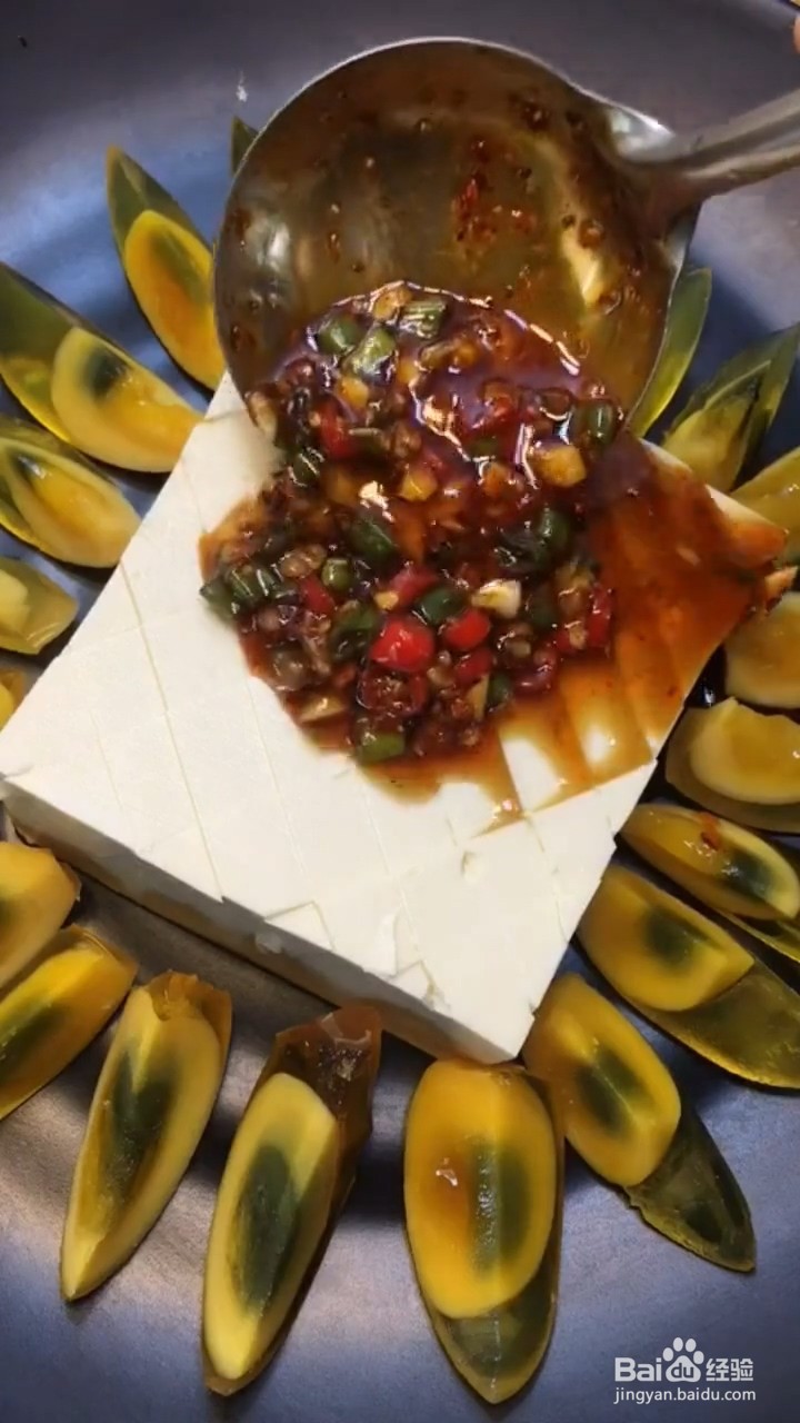 如何制作咸蛋豆腐