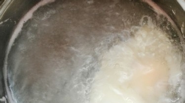 如何做一份清甜的糖水荷包蛋？