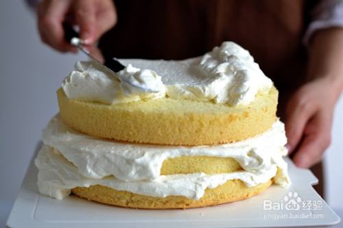 蛋糕顶部抹奶油.(图3)