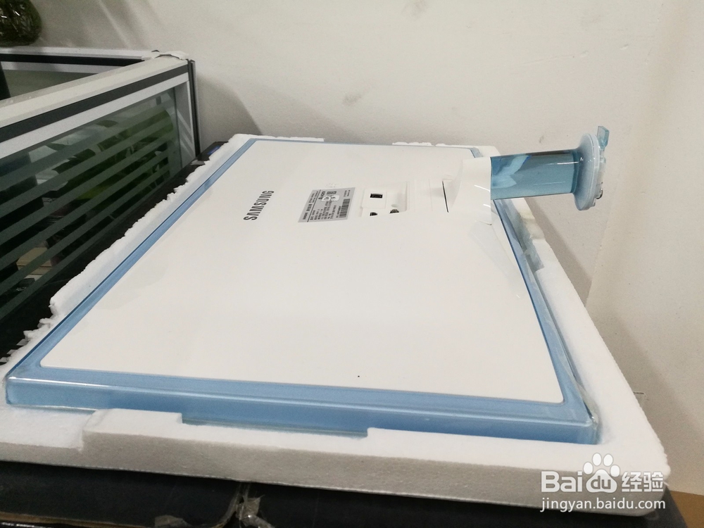 三星显示器拆背后的小支架教程