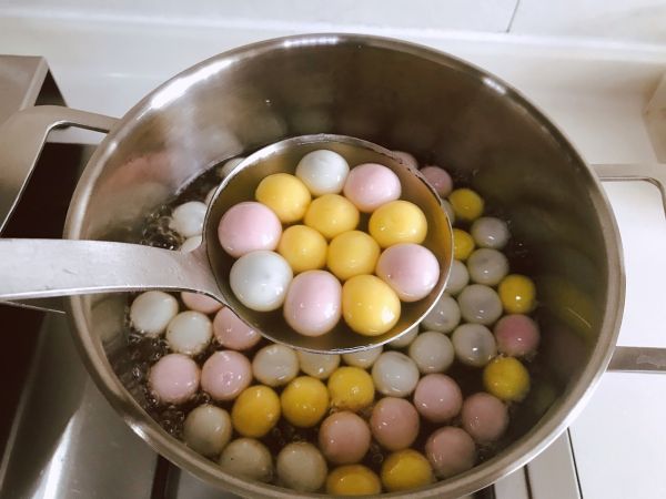 三色汤圆黑糖银耳汤