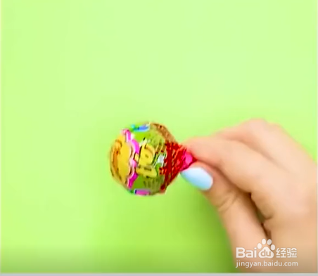 如何利用棒棒糖制作一支口红