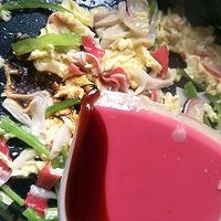 如何制作美味的蟹棒滑蛋