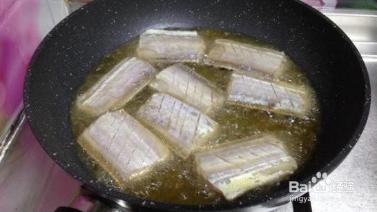 怎样炸带鱼不粘锅