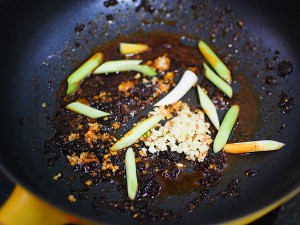 麻辣鸳鸯豆腐煲的做法