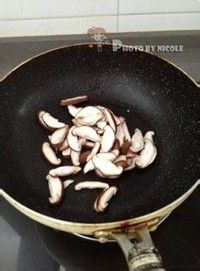坚果仁肉酱披萨