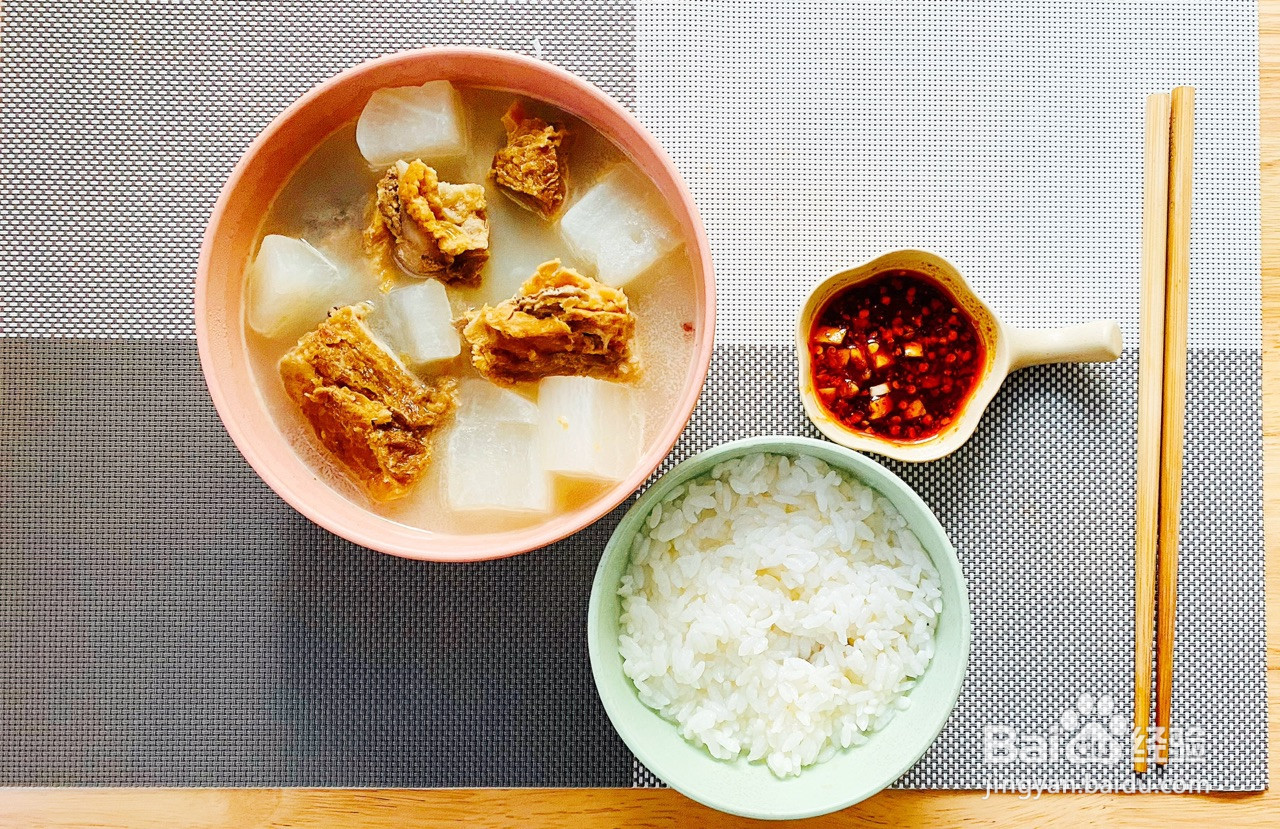 妈妈的味道腊排骨炖萝卜的做法