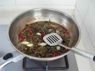 麻辣碗约麻辣酱香田螺的做法