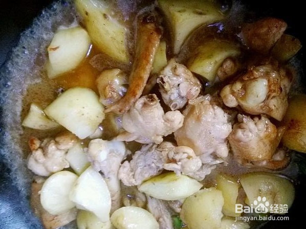 五香土豆焖鸡的做法