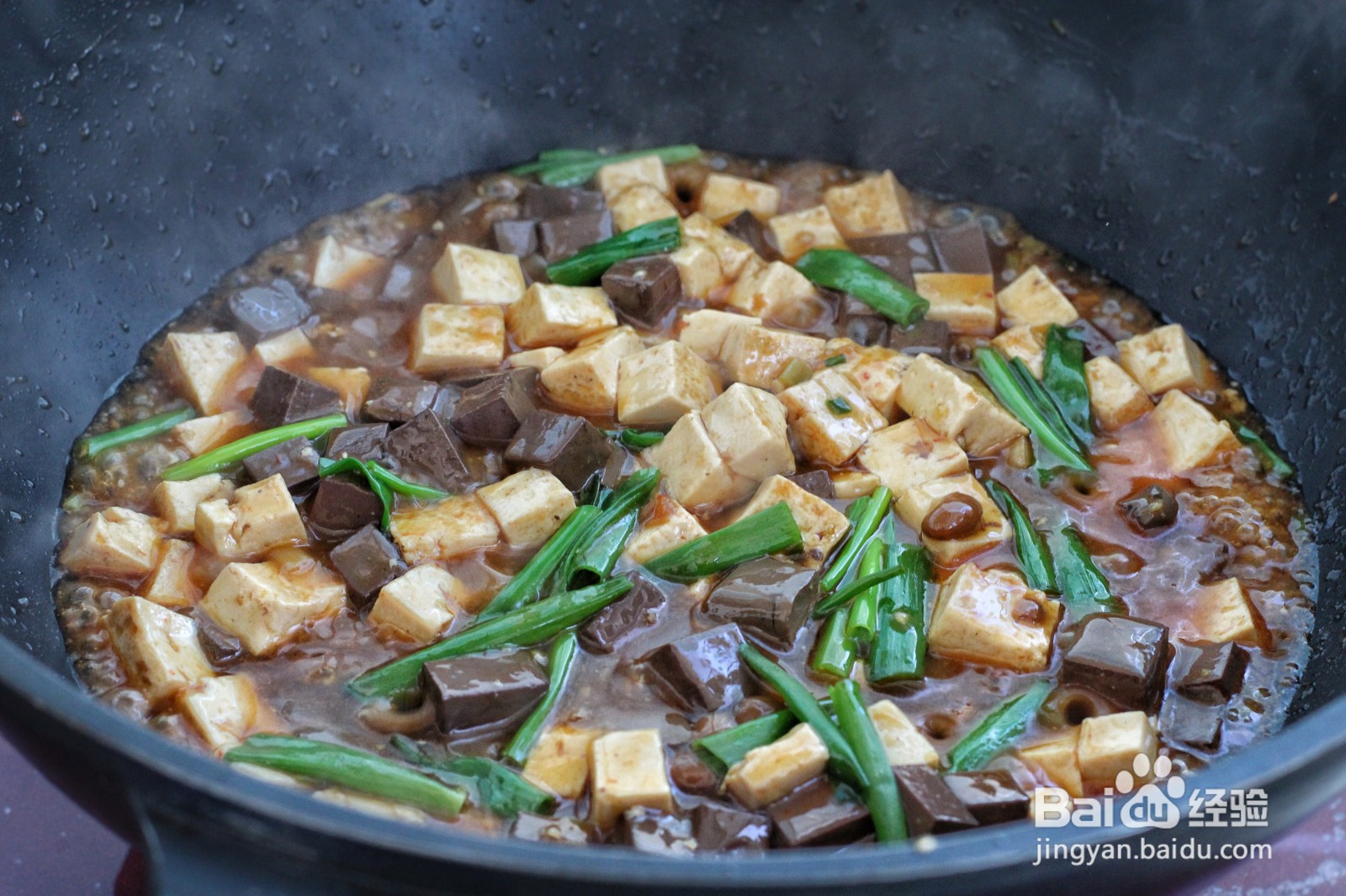 怎么做香辣鸭血炖豆腐