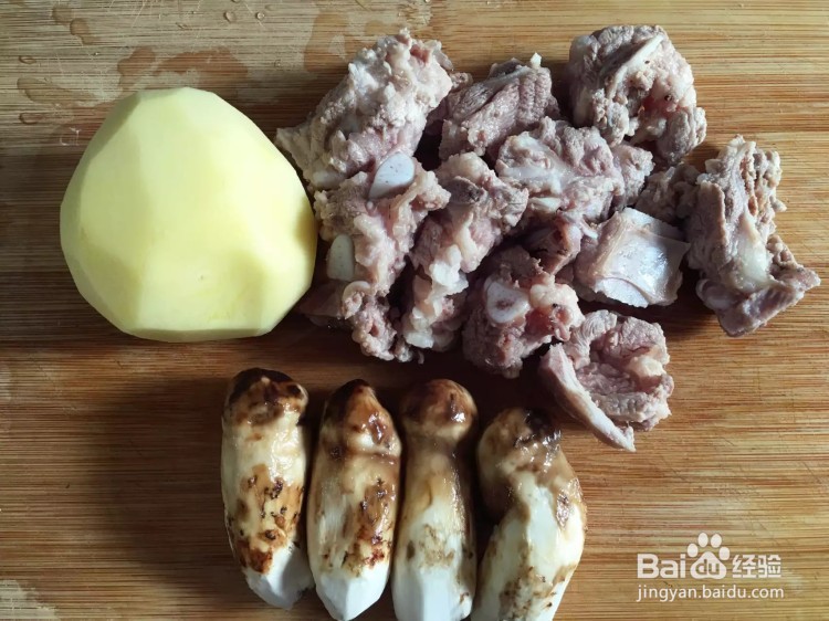 新鲜松茸排骨汤的做法