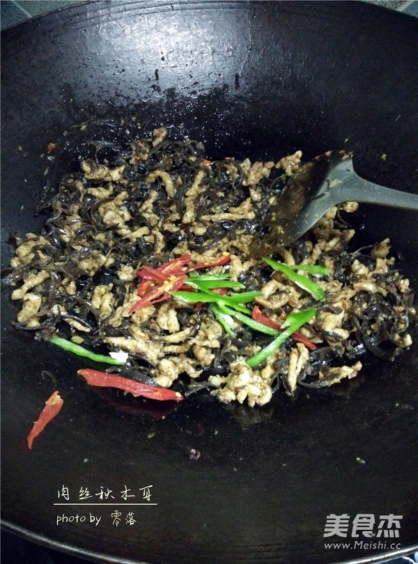 肉丝秋木耳的做法