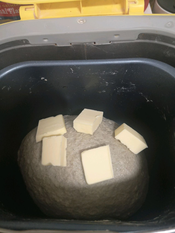 黑芝麻馅软欧包