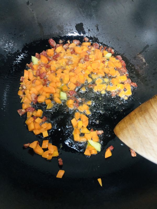 黄金米腊肠蛋炒饭