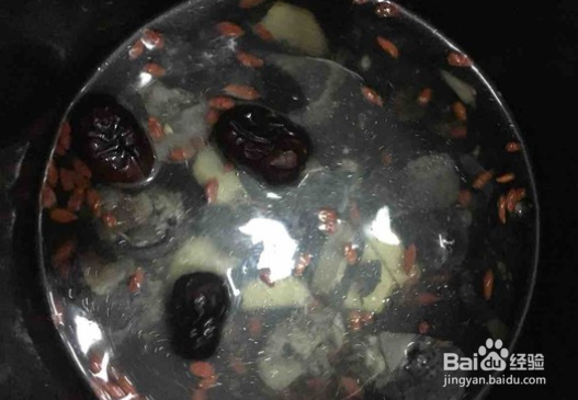 枸杞龙眼乌鸡汤