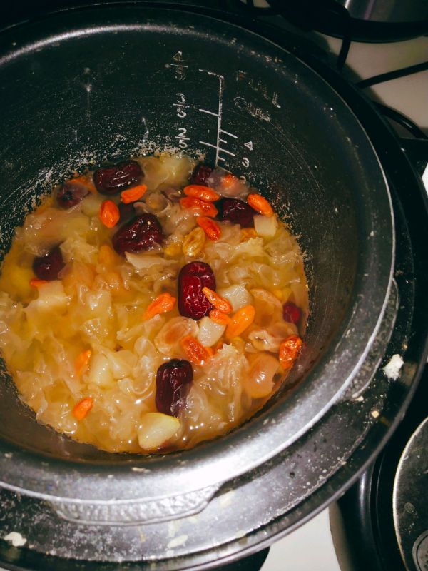 冰糖雪梨银耳羹