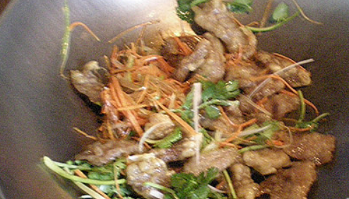 求锅包肉的家常做法视频。