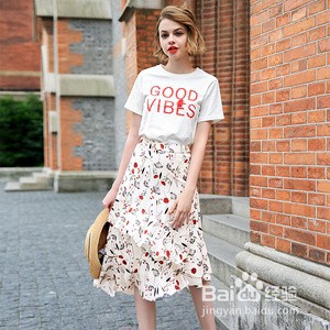碎花雪纺半身裙如何穿搭比较好看
