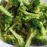 西兰花拌木耳减肥快速做法
