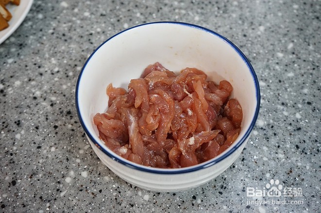 青椒炒香干做法