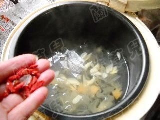 百合雪梨银耳羹