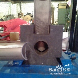 方管全自动冲孔机和圆管液压冲床怎么设置共用？