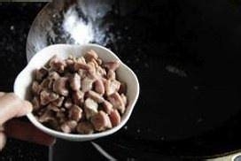 食补养生香辣蚕豆玉米牛肉粒的做法