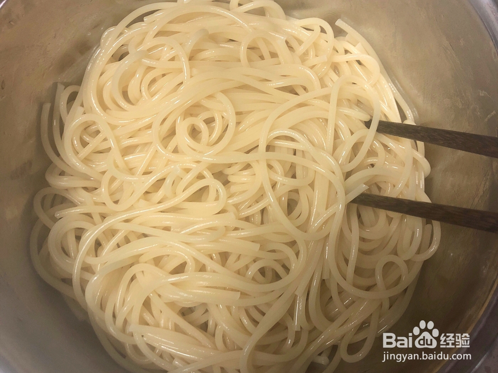 香气浓郁的金枪鱼番茄意面