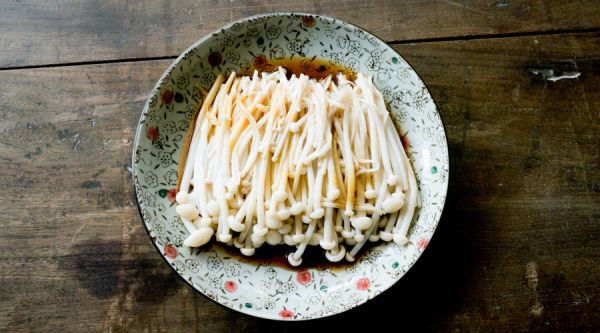 凉拌肉沫金针菇