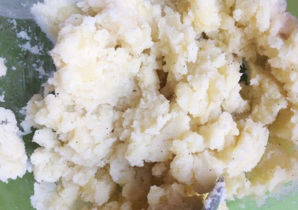 土豆培根鸡蛋盏沙拉