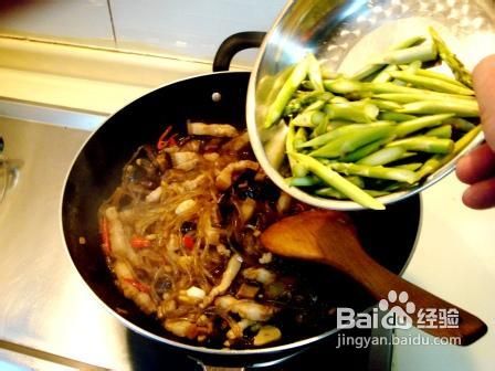 芦笋香菇焖粉条