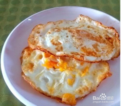 美味早餐之煲仔煎蛋叉烧饭