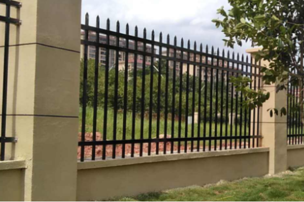 楼项围墙常规高度