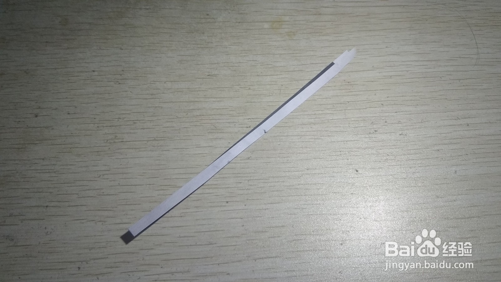 如何用细长的纸条做简易的手机支架