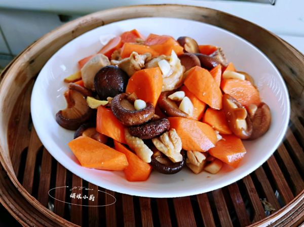 香菇胡萝卜蒸鸡腿