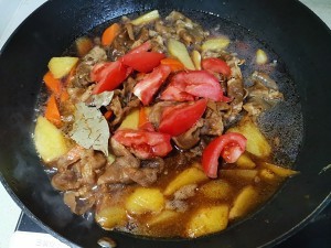 土豆炖肥牛的做法