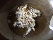 鱼干小炒水晶皮的做法